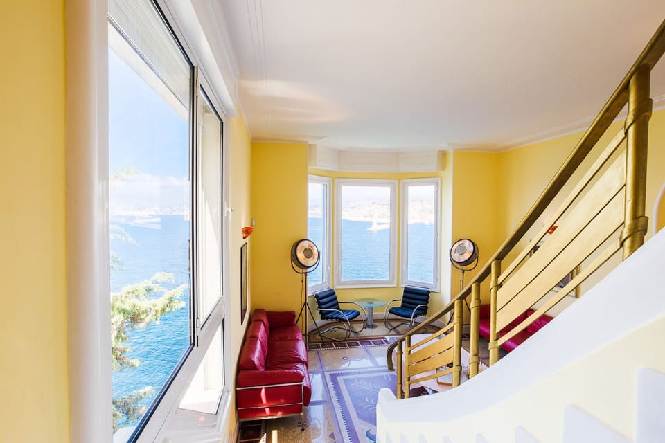 Magnificent villa with sea view