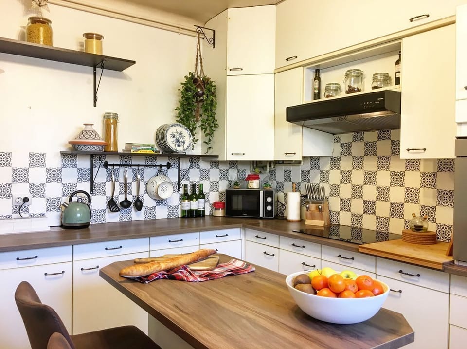 Fully equipped and recently renovated kitchen. 