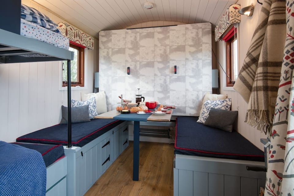 Foxglove - dining area with bench seating that converts into a bed