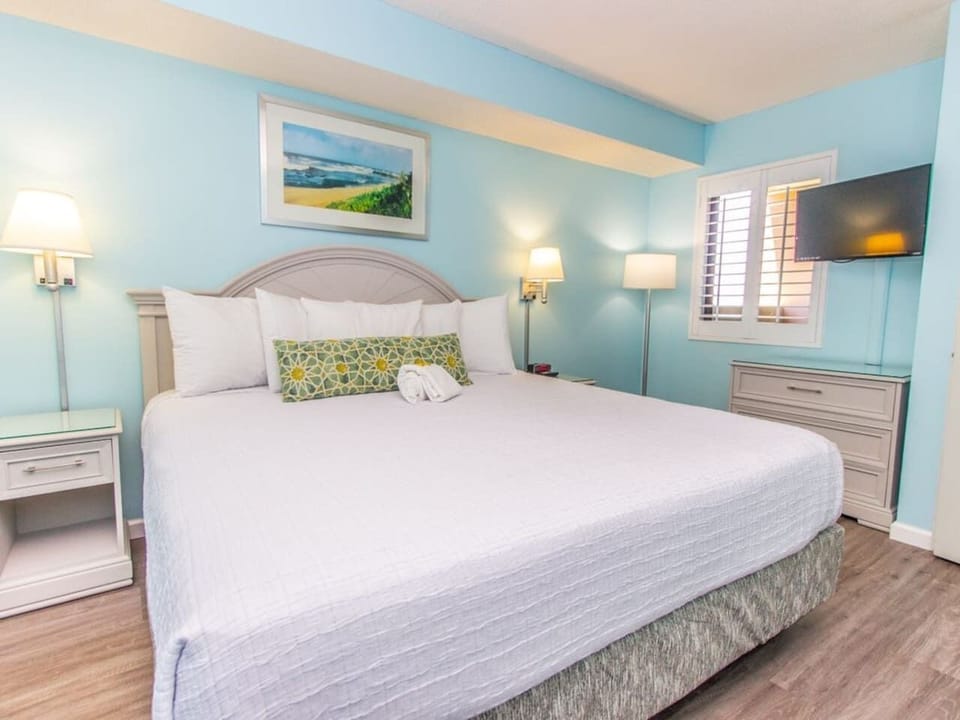 Bedroom 2 with King bed