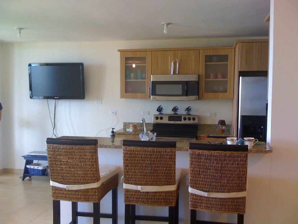 Kitchen with an LCD 42' TV