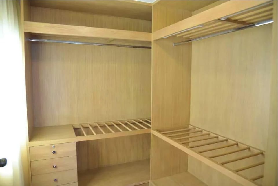 Walk-in closet