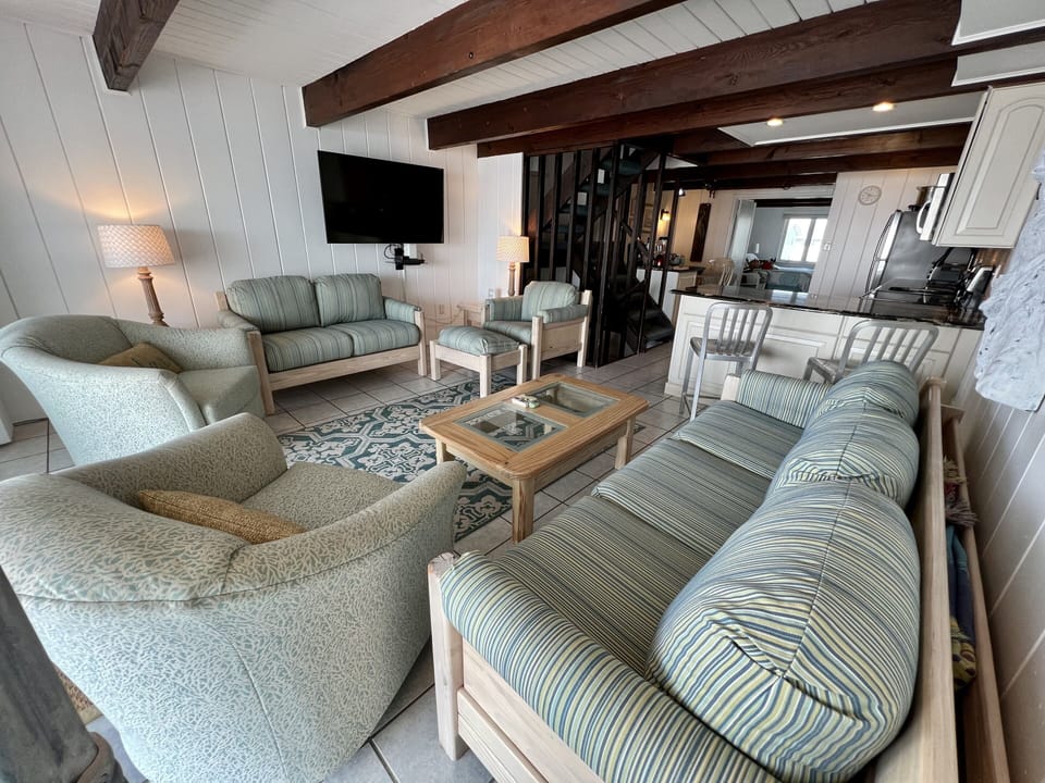 Family room with plenty of seating & large mounted TV that swivels