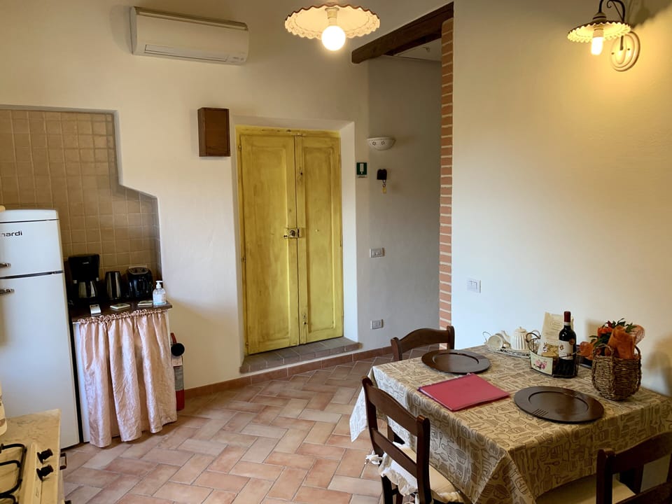 The kitchen and the main door