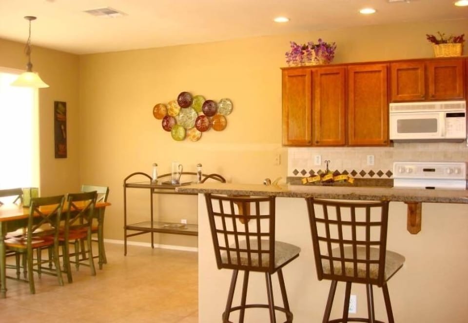 Kitchen & Dining Area