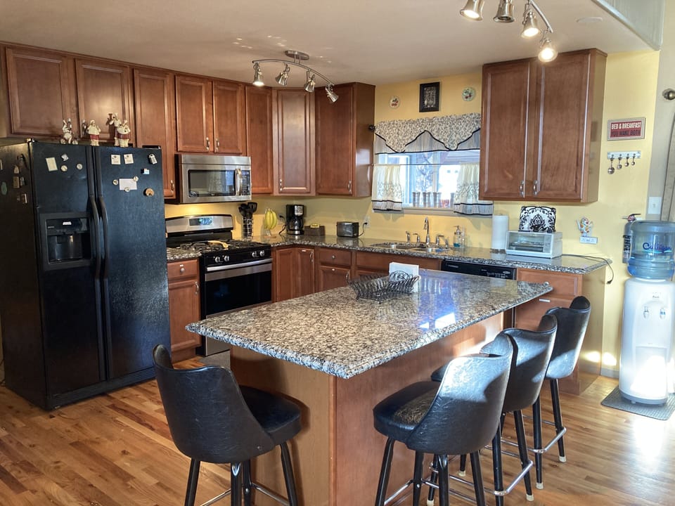 Bright updated kitchen with beautiful granite countertops.
