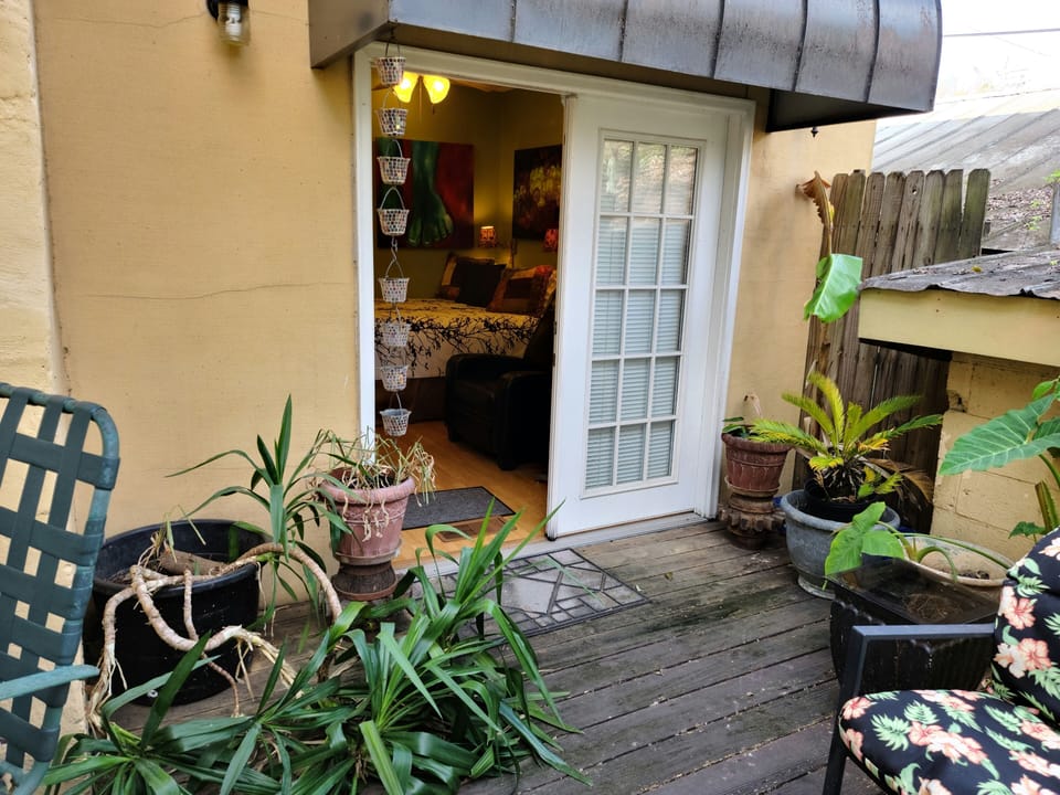 Lanai: Studio Suite Private Outdoor Space/Deck