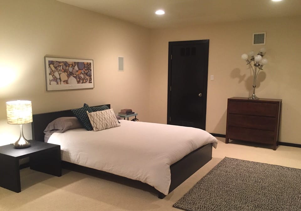 Basement - Additional sleeping area with queen bed.