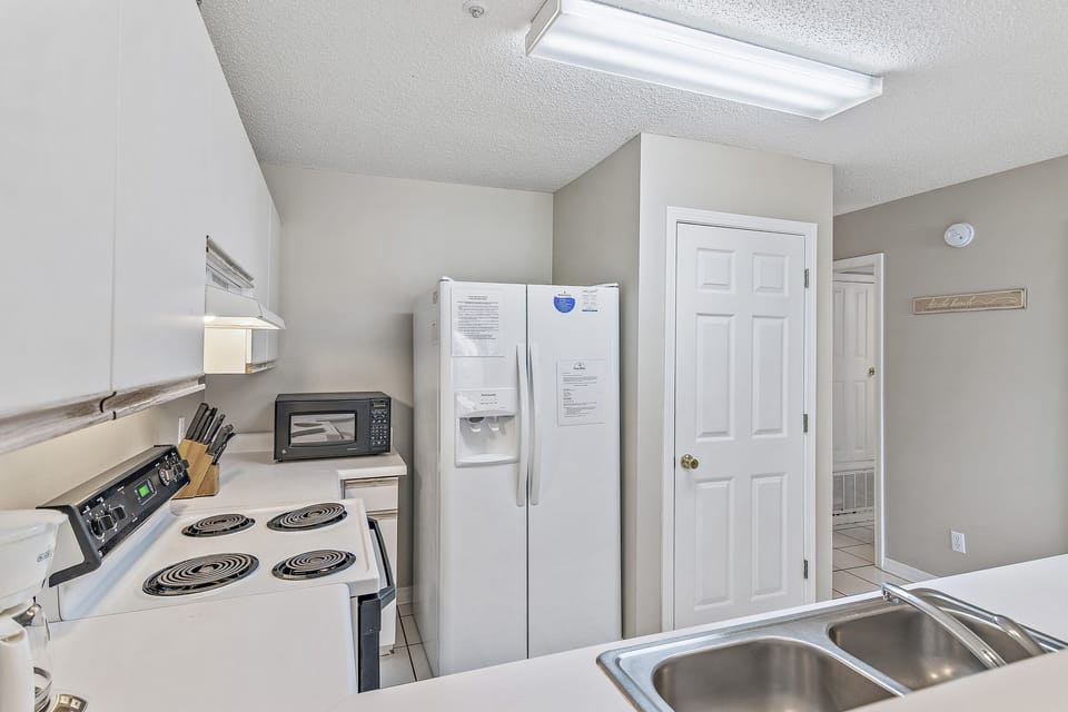 'Efficiently Organized Kitchen with Full-Size Appliances'