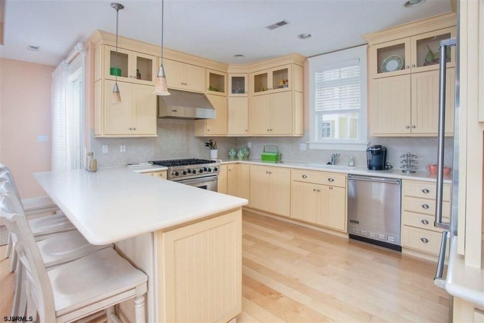 Great kitchen for the cook in your family.