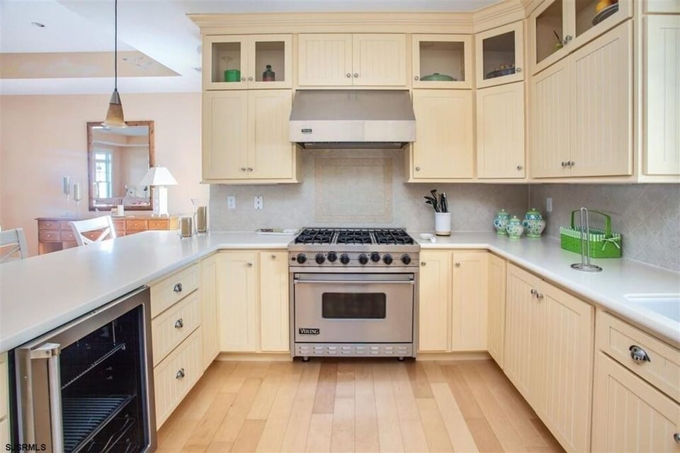 Large kitchen for all your sous chefs!