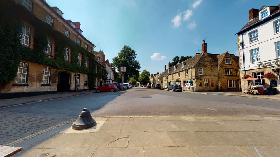 Browns Lane Woodstock Market Square