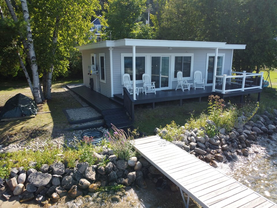 Front with deck