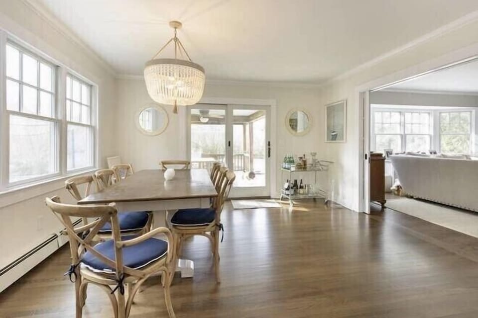 Dining Room- expands to seat 10