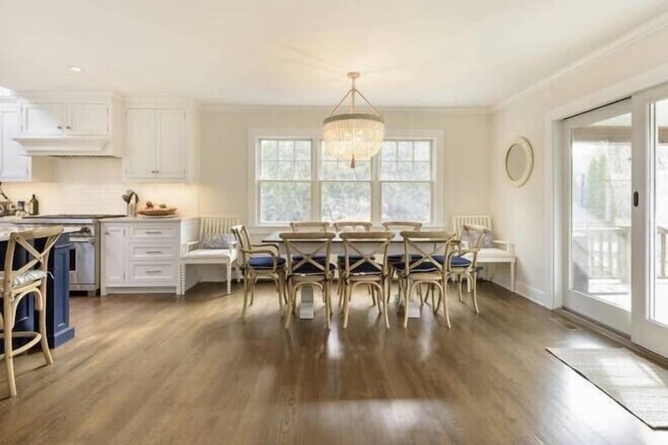 Dining Room- expands to seat 10