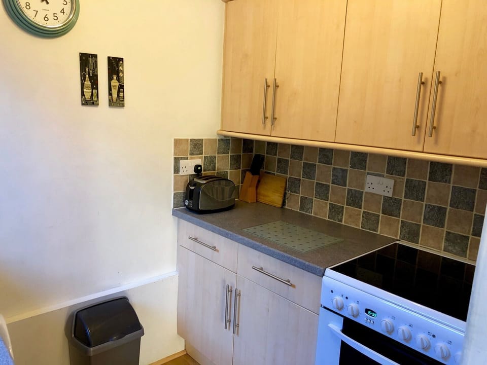 Kitchen has fan oven, hob and grill, toaster, f/freezer and all utensils