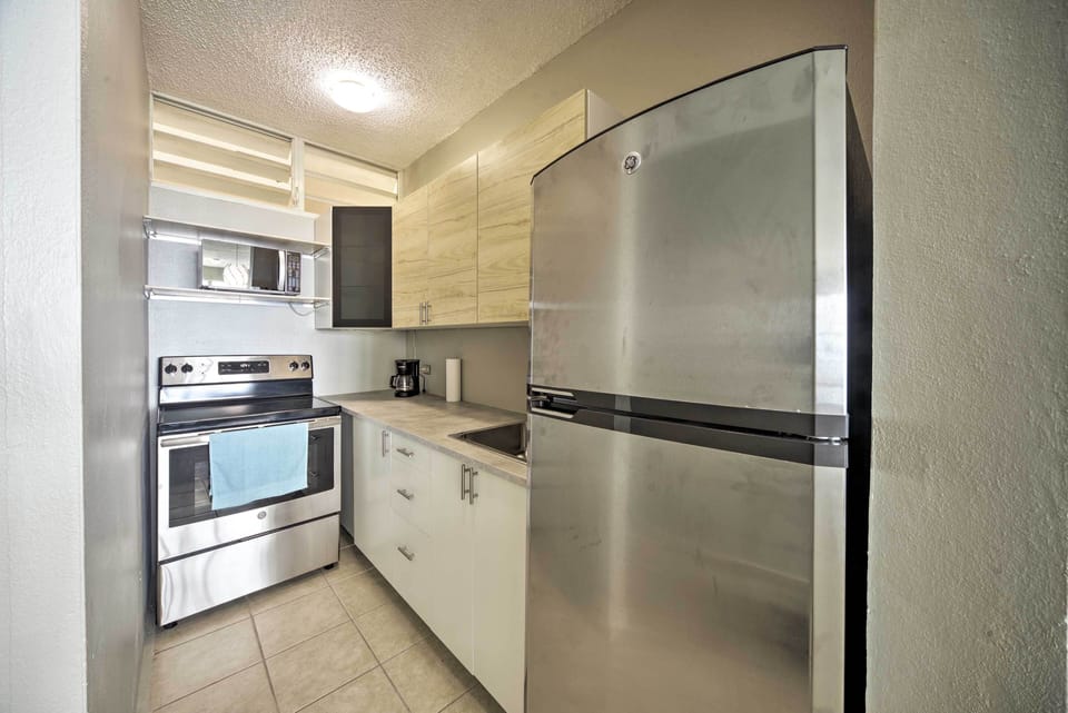 Kitchen | Coffee Grinder | Crockpot | Drip Coffee Maker | Microwave