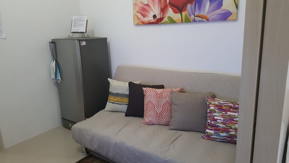 1 BEDROOM FULLY FURNISHED CONDO UNIT