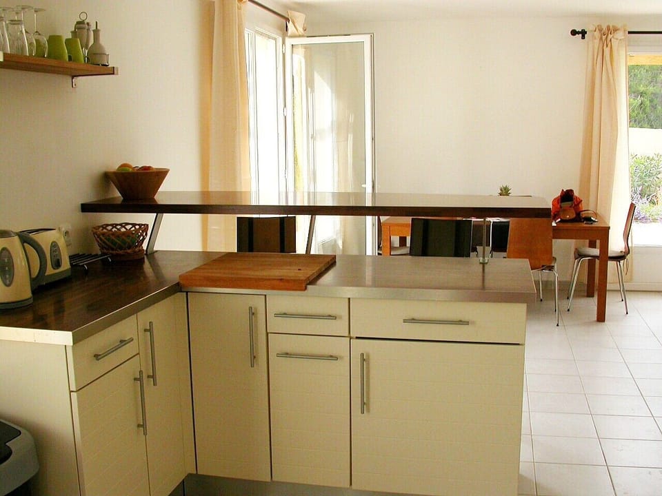 Integrated kitchen and living room with exits to terraces in three directions. 