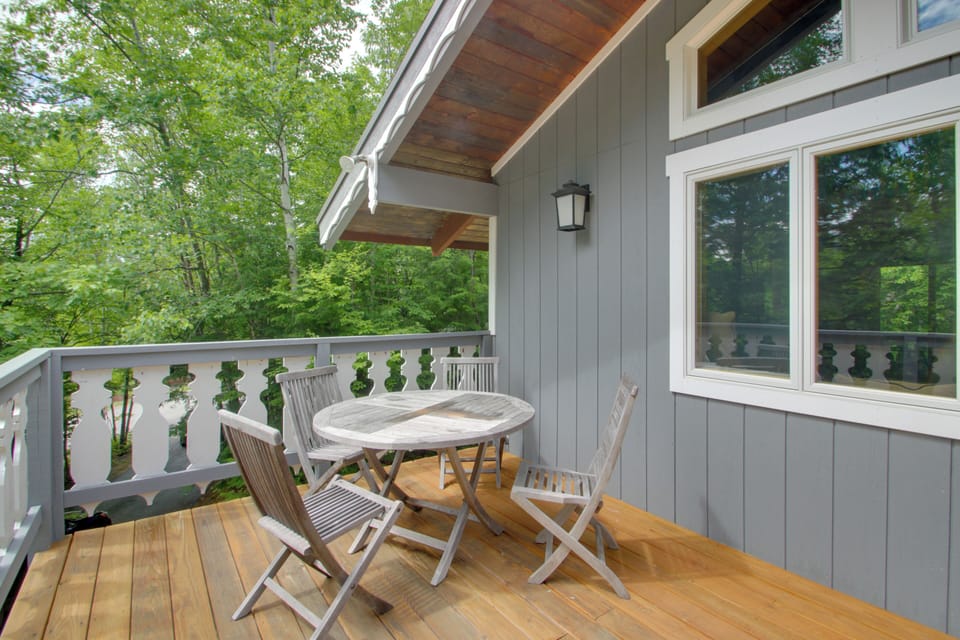 Deck w/ Gas Grill