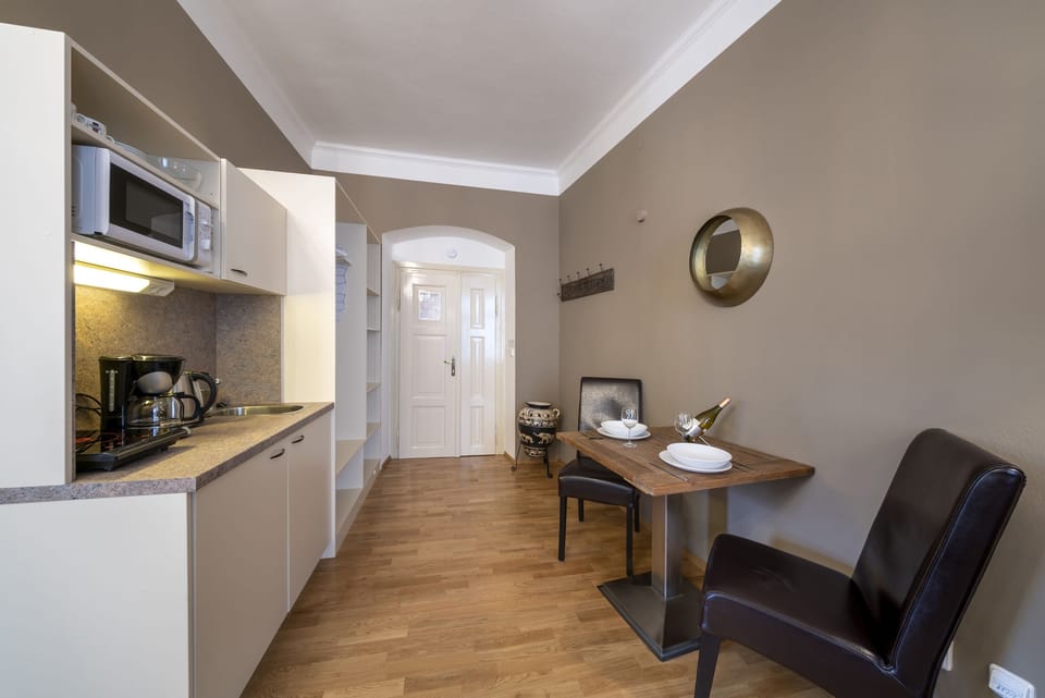 Kitchenette with fridge and basic kitchen utensils, fridge with freezer, table 