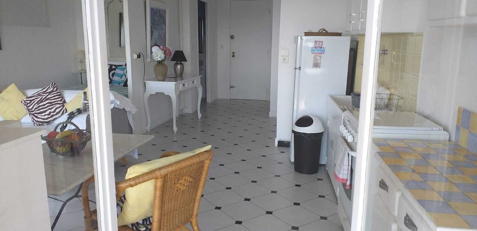 Kitchen: older retro charm & character style 