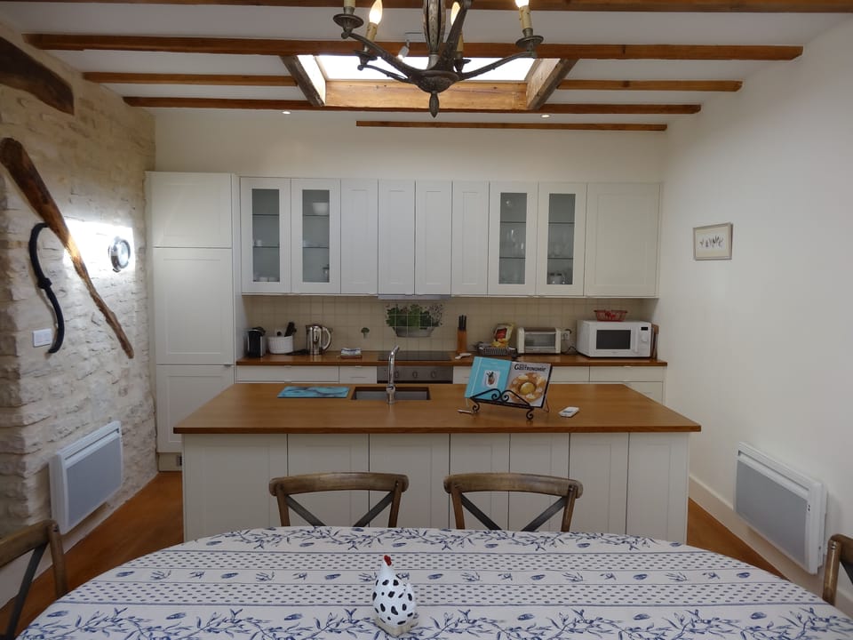 Open plan dining/kitchen enable you to keep an eye on the chef!