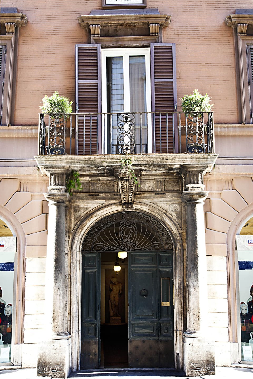 Corso, 12 - Entrance