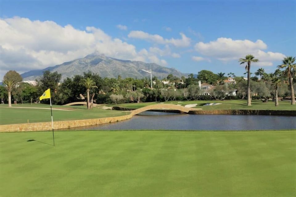 The closest golf club of Las Brisas is just a short drive from the urbanisation