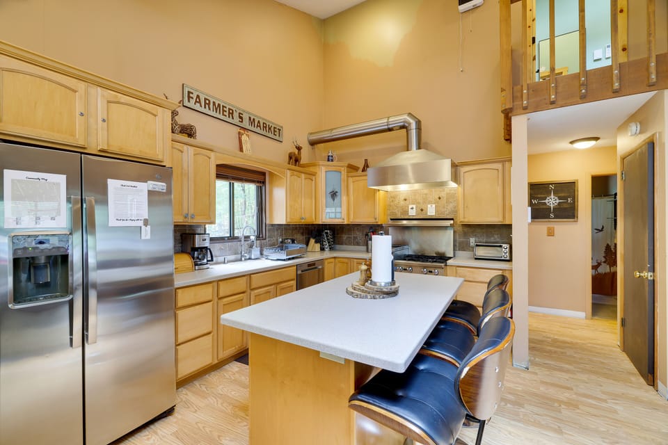 Fully stocked chef’s kitchen: pro stove, griddle, broiler, oven & dining island.
