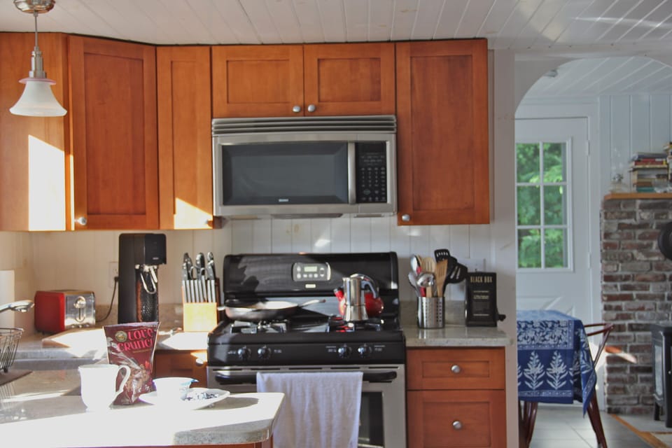 kitchen looking in to dining room