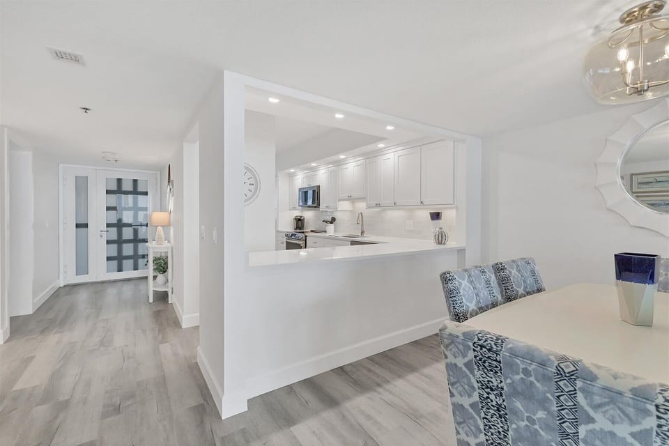 Beachplace 9-502 by FVC - Kitchen