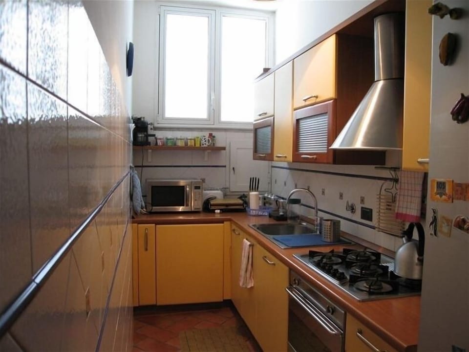kitchen very well equipped like a home