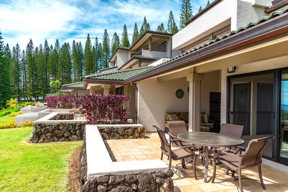 Lounge by the pool with a cocktail in hand and enjoy the warm Hawaiian sun. At Kapalua Golf Villas, relaxation comes naturally.