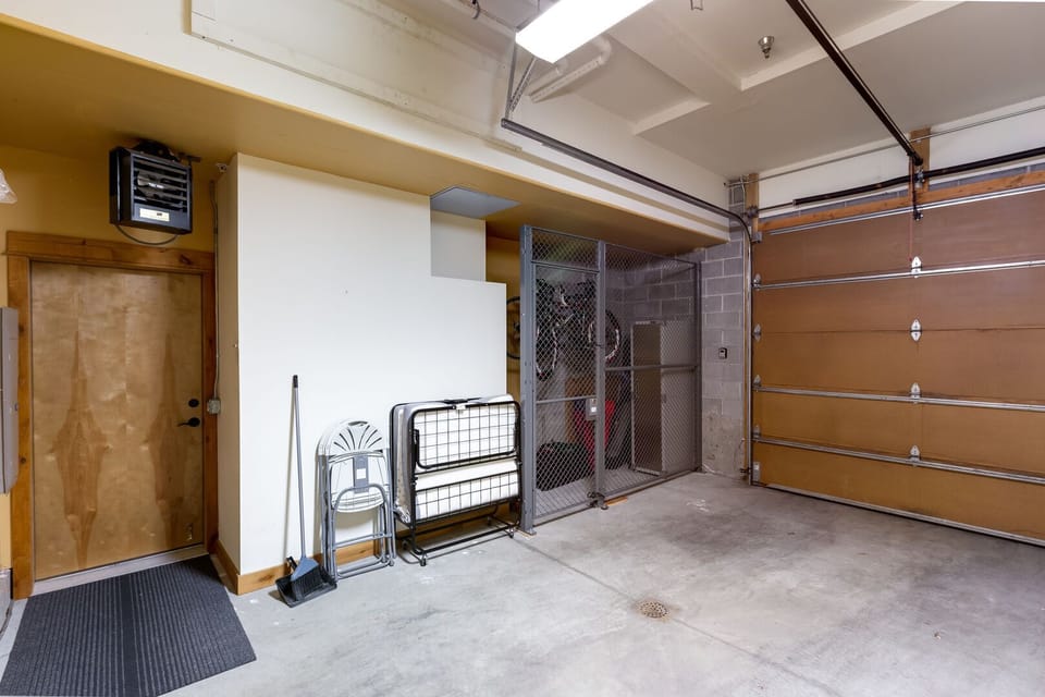 Large 1 car garage