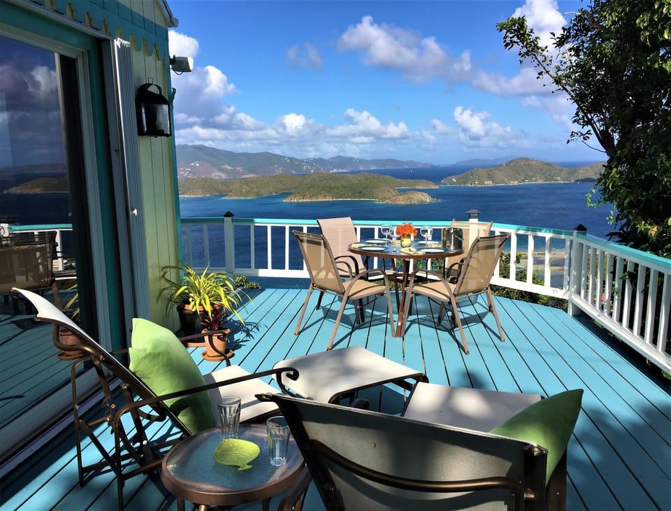 Relaxation and dining areas of the Main House