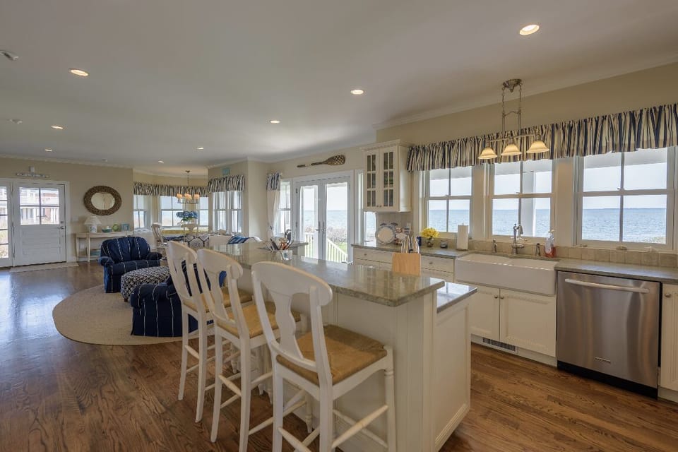 View of kitchen and living room (with ocean view)