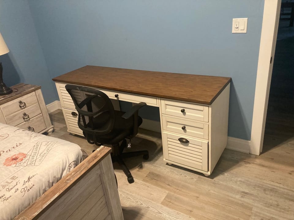 Bedroom 5: work space