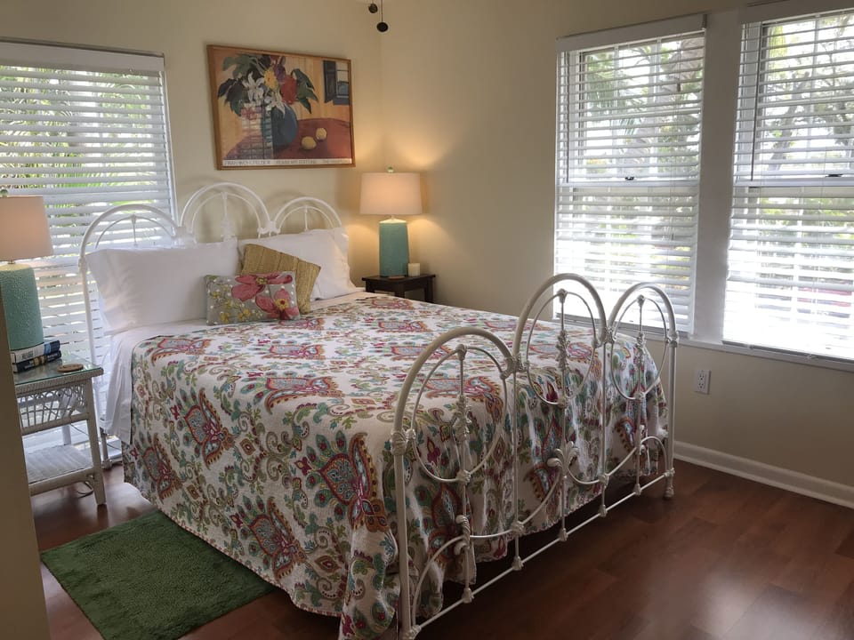 Large, comfortable Queen Bed!