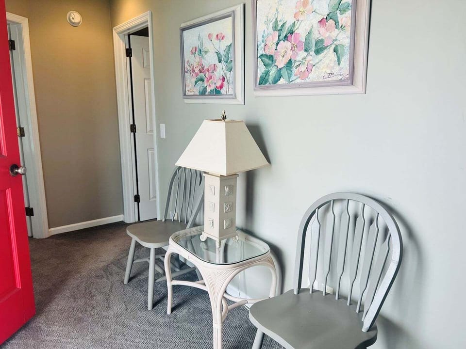 Upper Level Sitting Area