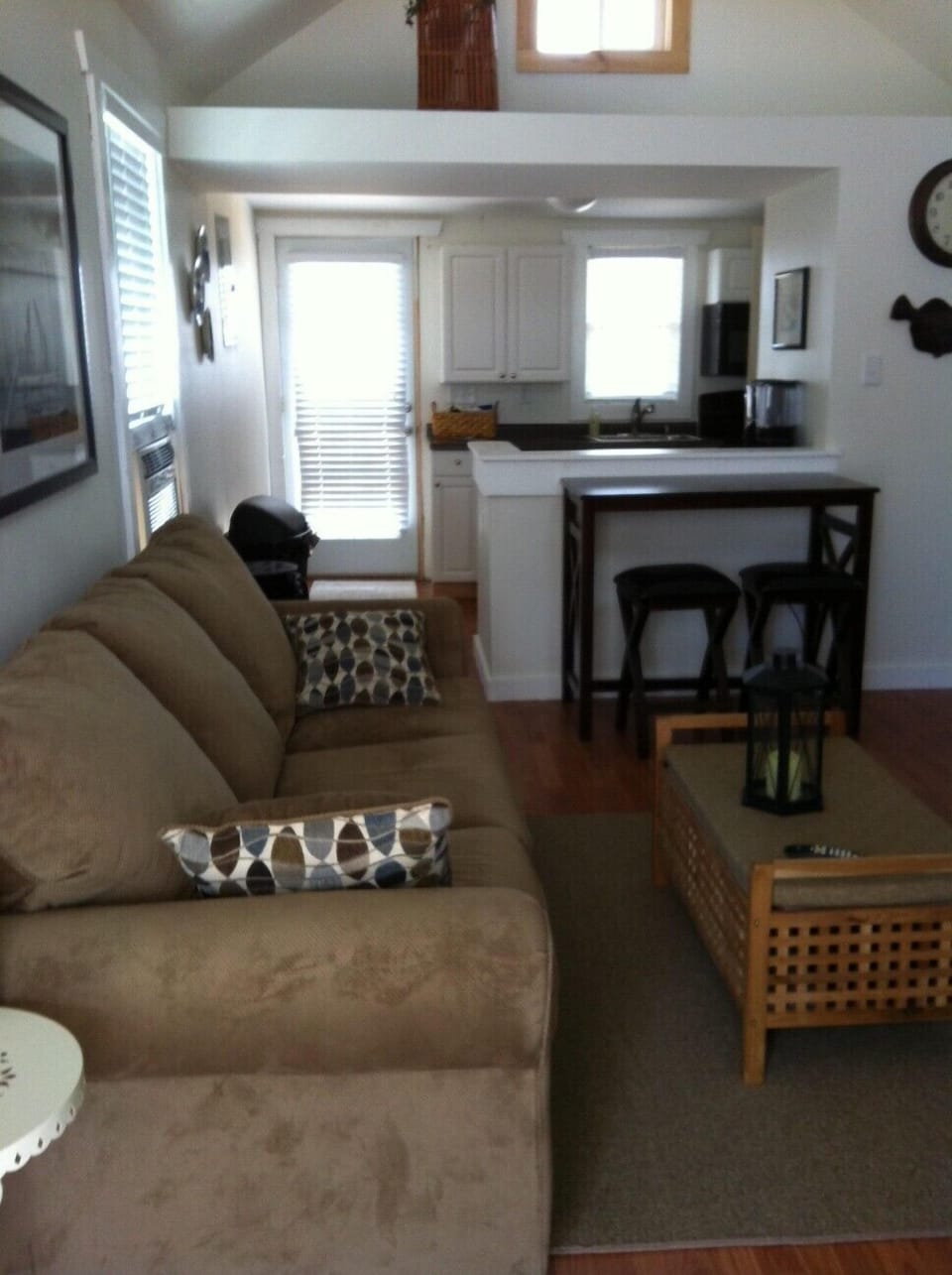Completely new furnishings. A first time rental after renovations.