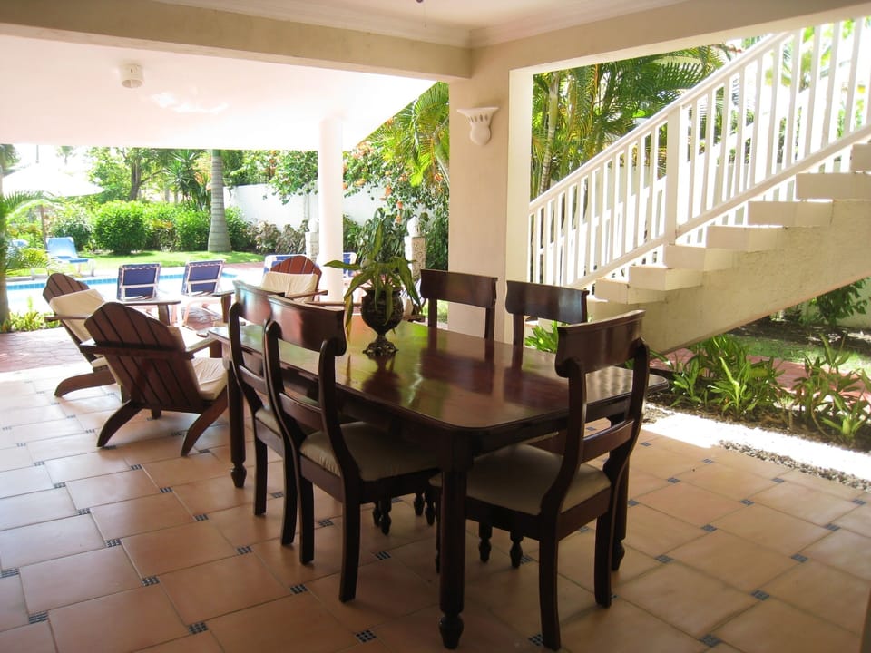 Outdoor dining
