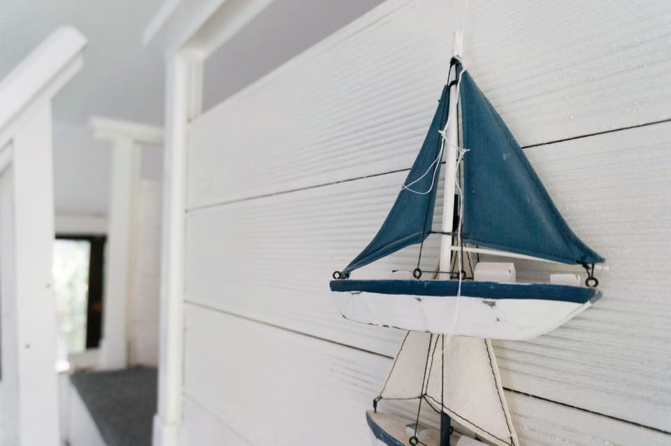 Nice decorative touches and artwork on the walls