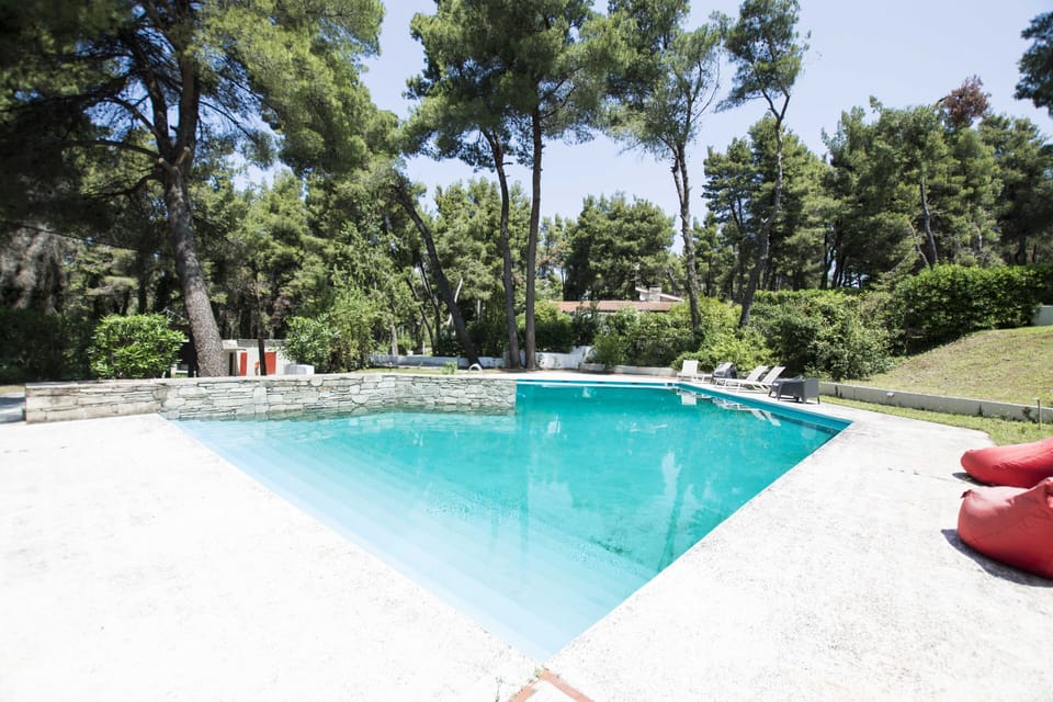 Gorgeus shared swimming pool