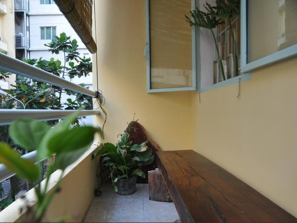 SpaceVillage-The Full House, Bui Vien St