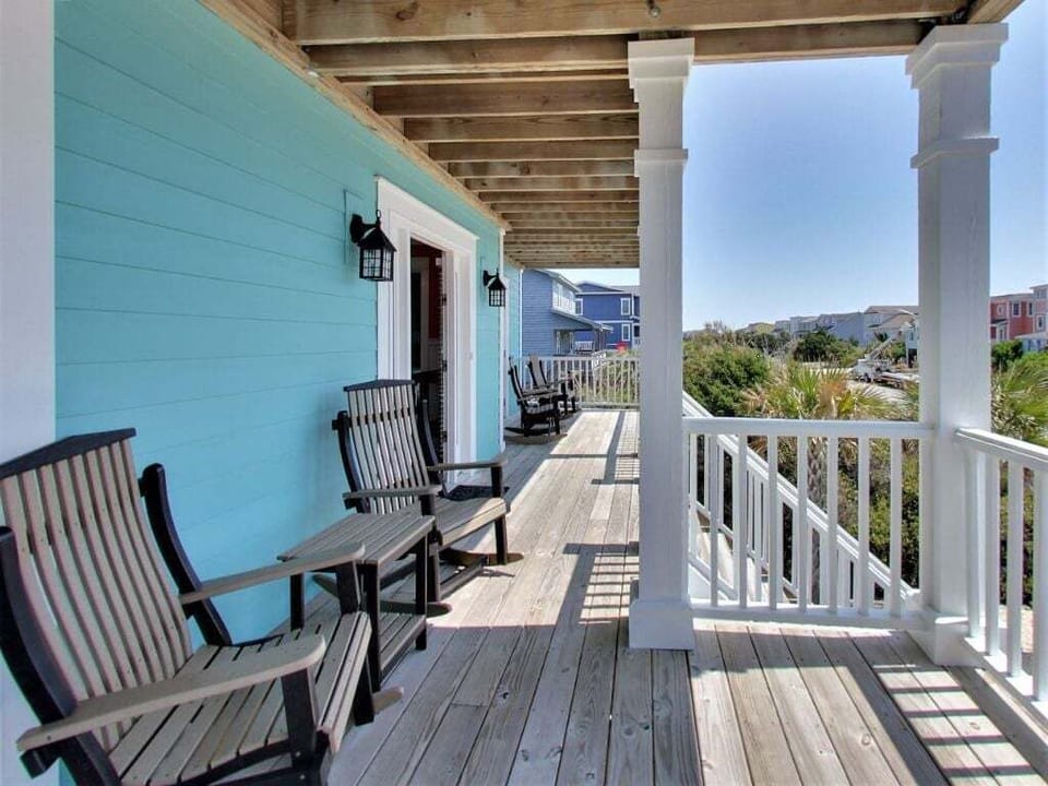 Lower Level Front Deck