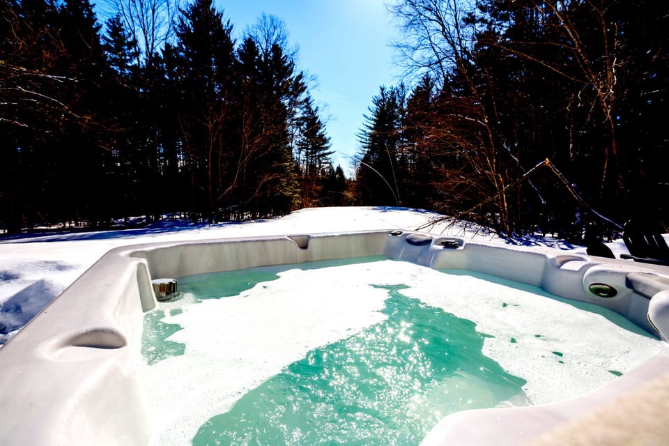 Outdoor spa, Blue Door Farm, Vermont 8BR