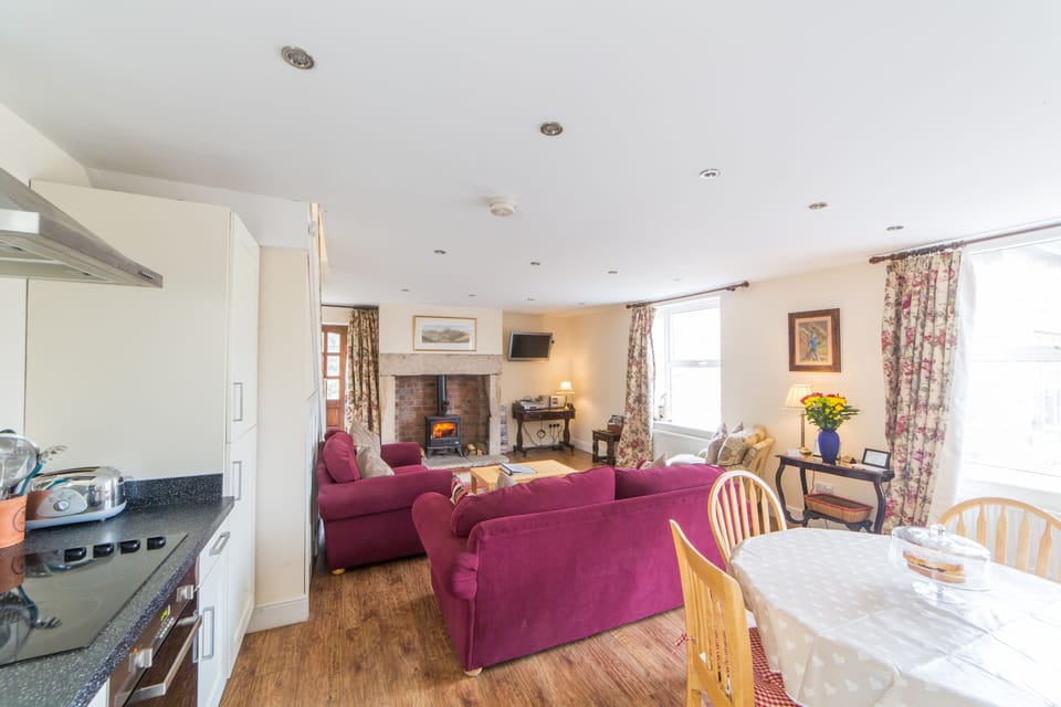 Riding Cottage has a relaxed spacious open plan country style