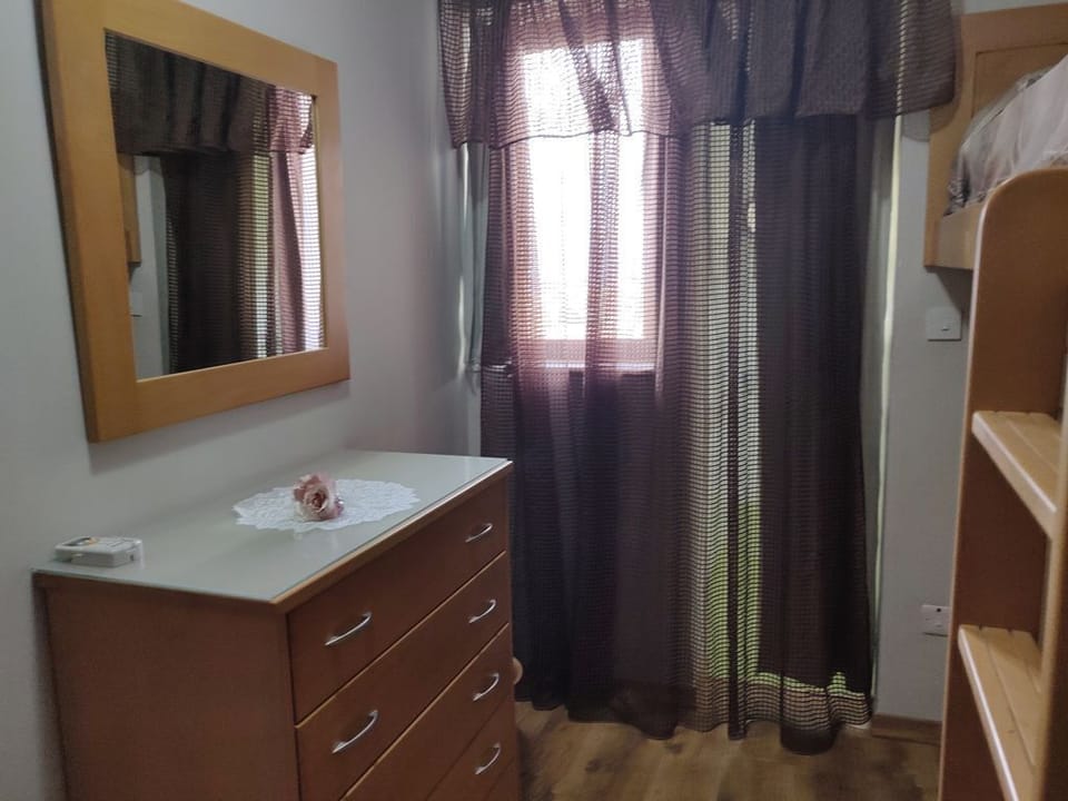 Spare bedroom with bunkbeds