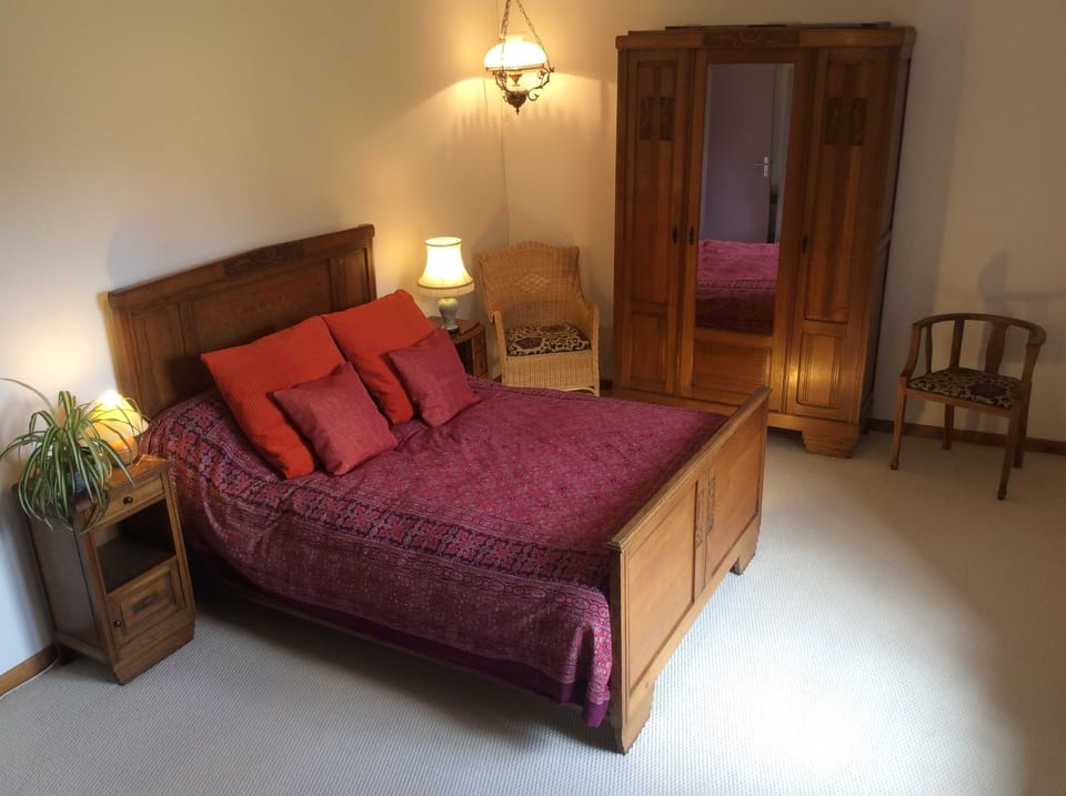 Double bedroom with country view.